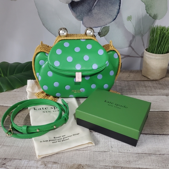 KATE SPADE | Lily Polka Dot Wicker 3D Frog Crossbody w/ Card Holder 2-pc Set - Picture 2 of 13